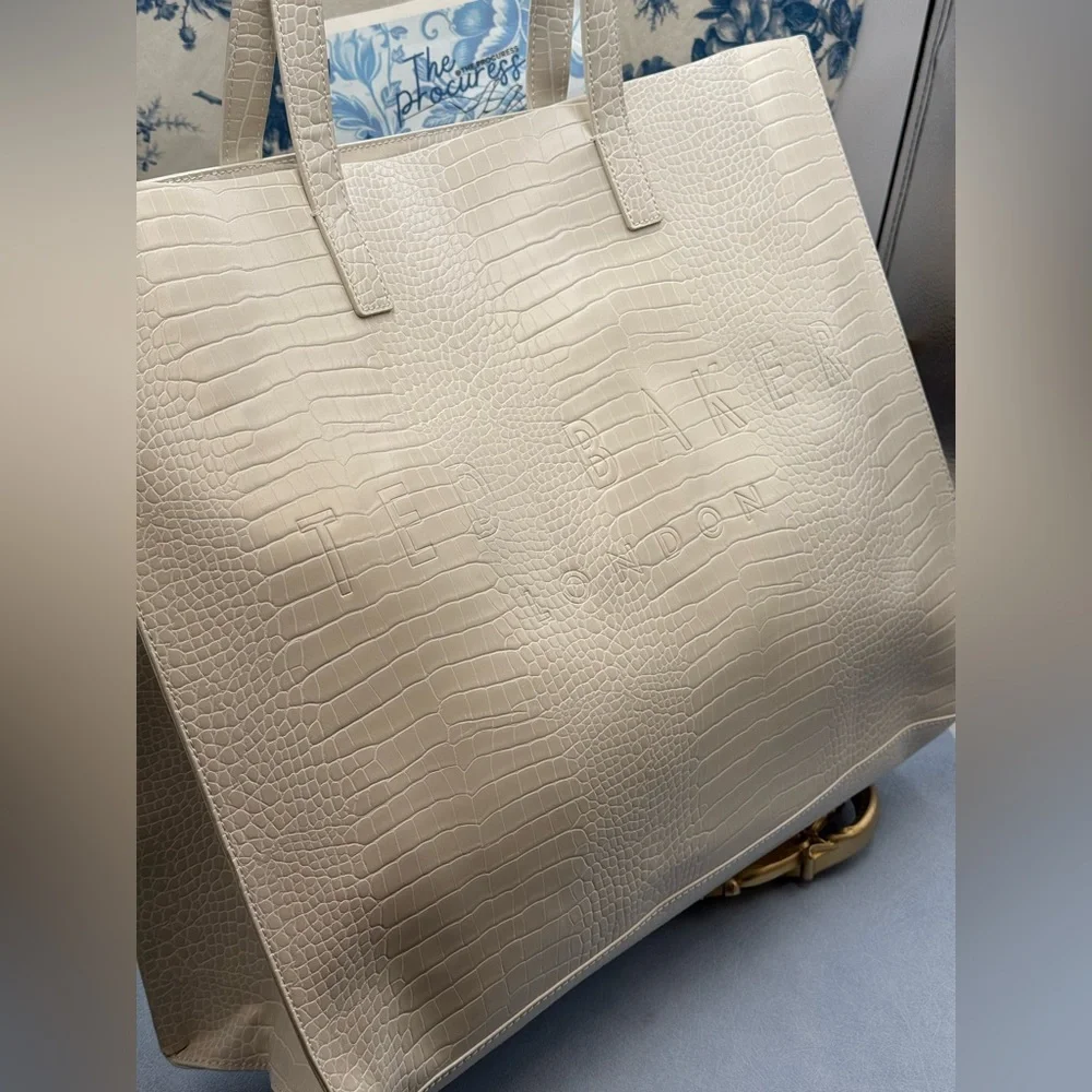 🆕 TED BAKER 🧿 NWOT Allicon Eco Leather Croc Icon Tote Bag, White